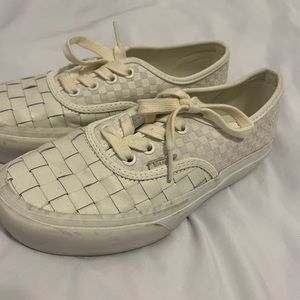 Women’s white/cream Vans 🤍